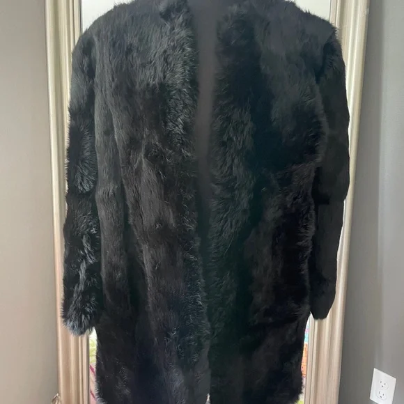 Luxurious Black Teddy Jacket with Plush Texture - Picture 2 of 8